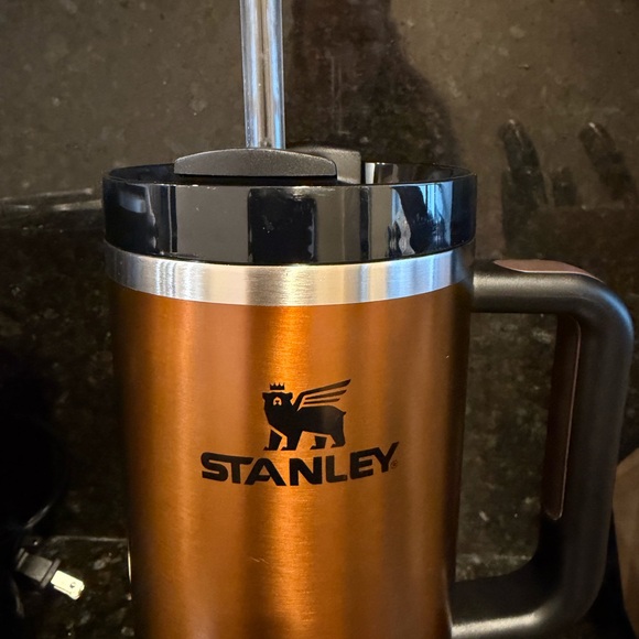 Stanley Copper Travel Mug with Handle - Picture 2 of 5